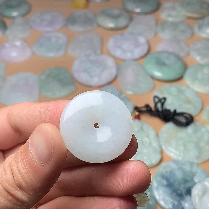 翡翠未镶嵌颈饰扣