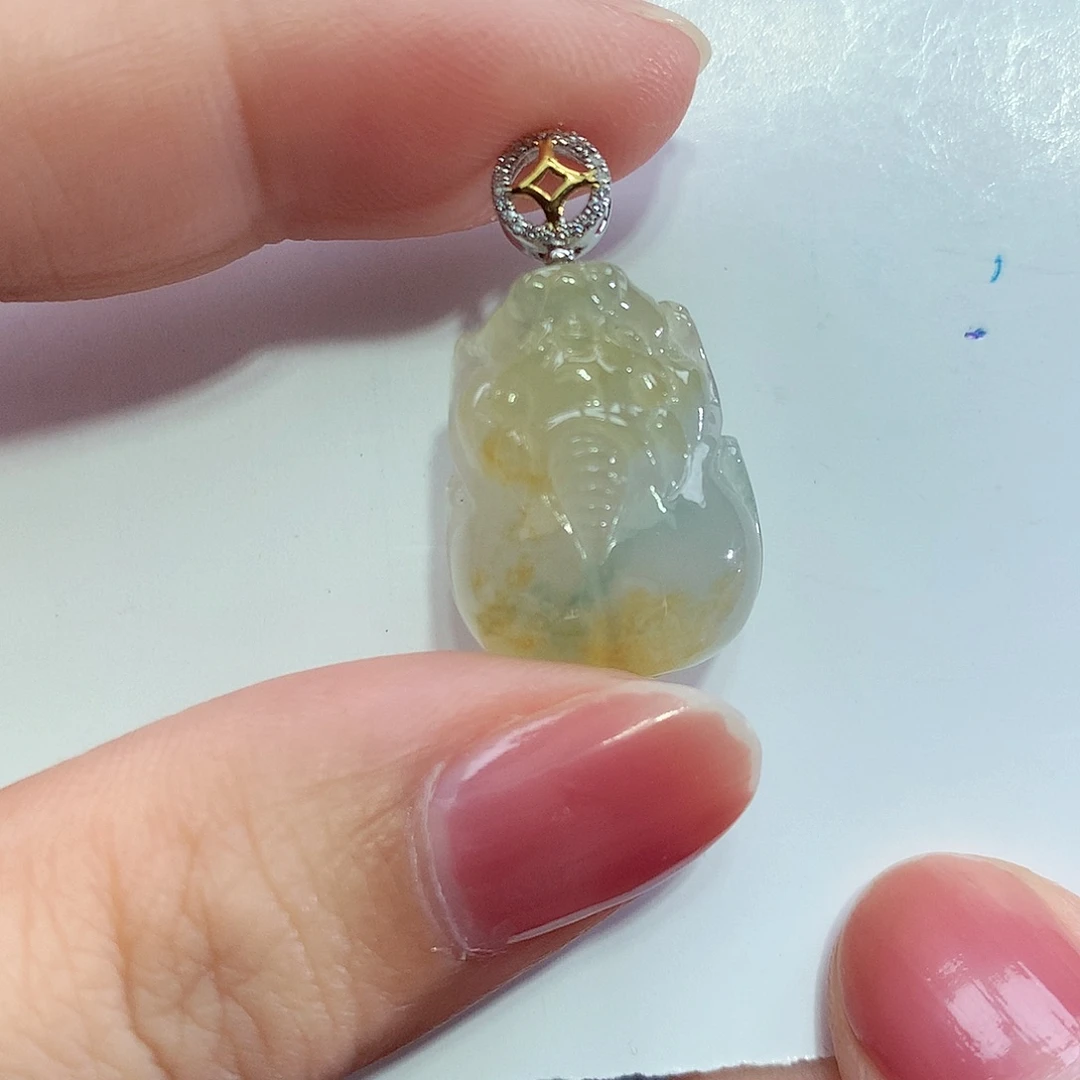 翡翠18K金镶嵌颈饰貔貅