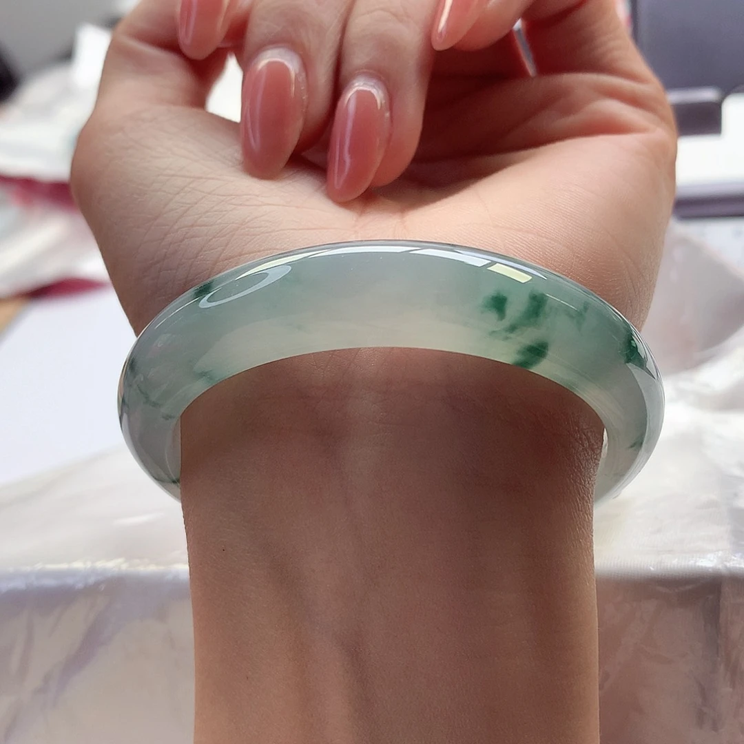 翡翠手镯未镶嵌53圈口法式碎花