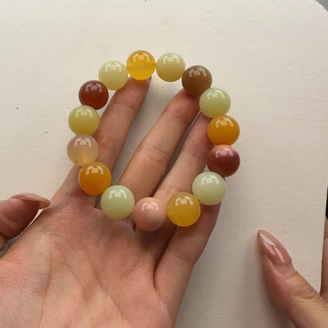 十***封石英质玉未镶嵌颈饰