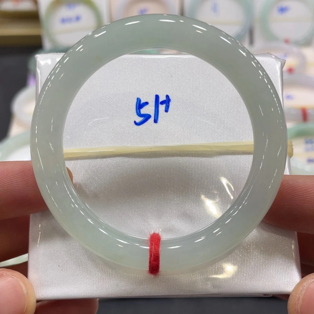 翡翠手镯未镶嵌翡翠手镯