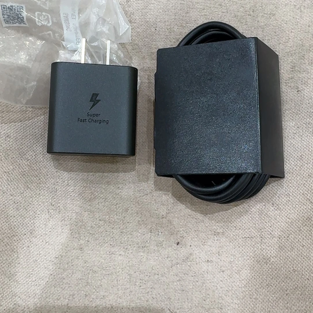 7***99新45w 原装充电器 黑色4511加1.8米线
