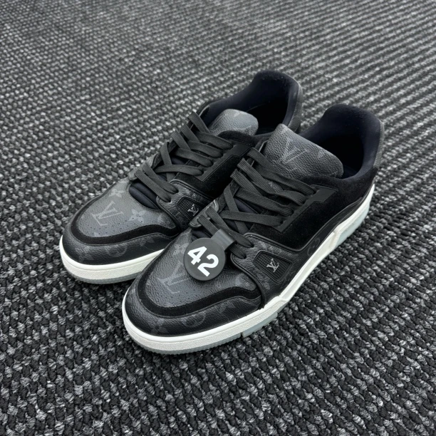 95新 LouisVuitton/路易威登 42码 Trainer 黑色老花满印