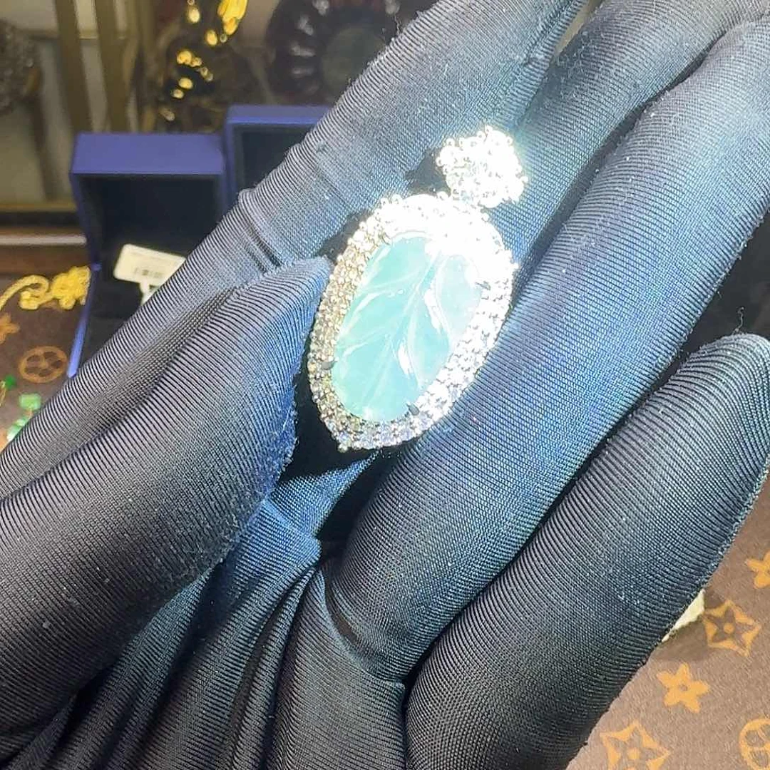 翡翠未镶嵌颈饰::::::::::::::