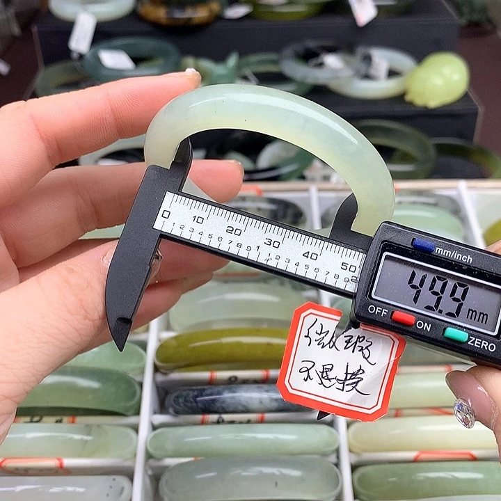 蛇纹石玉手镯未镶嵌951