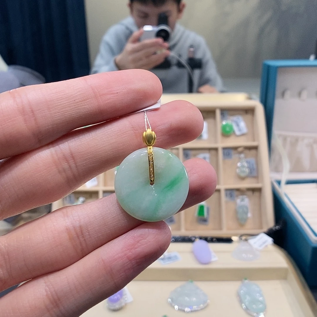 翡翠吊坠(不含链)18K金镶嵌平安扣