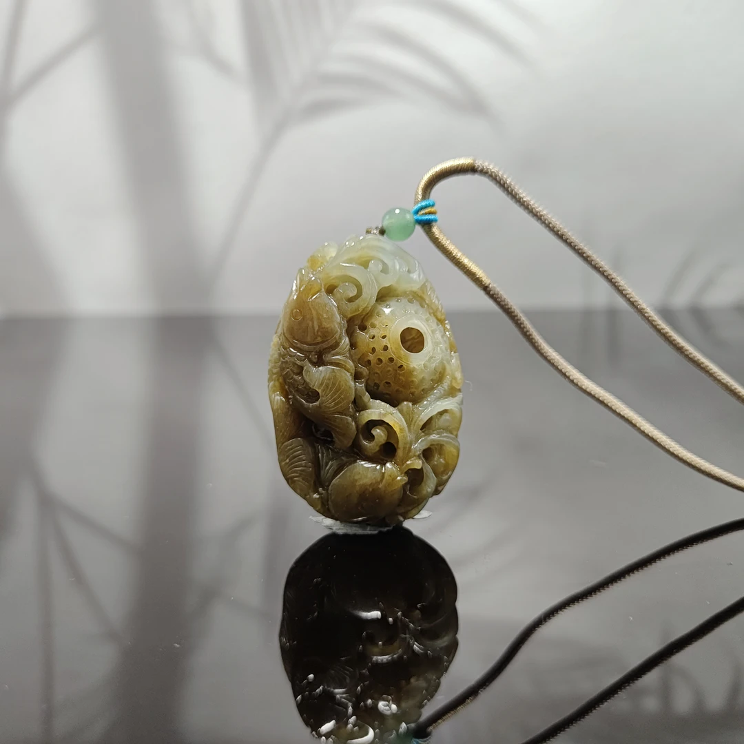 L和田玉莲年有余吊坠5173