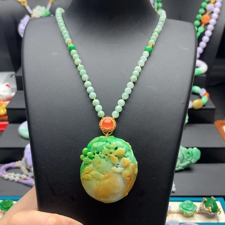 翡翠颈饰未镶嵌翡翠桃子