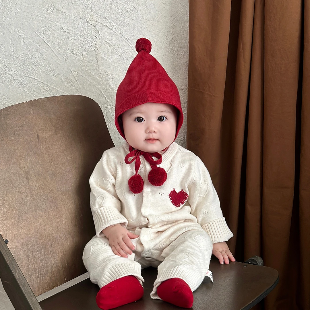 婴儿衣服秋冬新款可爱连体毛衣新生儿心形洋气外出哈衣爬服宝宝