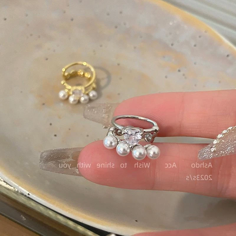铜合金锆石耳饰 爱心锆石耳骨夹耳饰女高级感百搭耳夹女无耳洞小