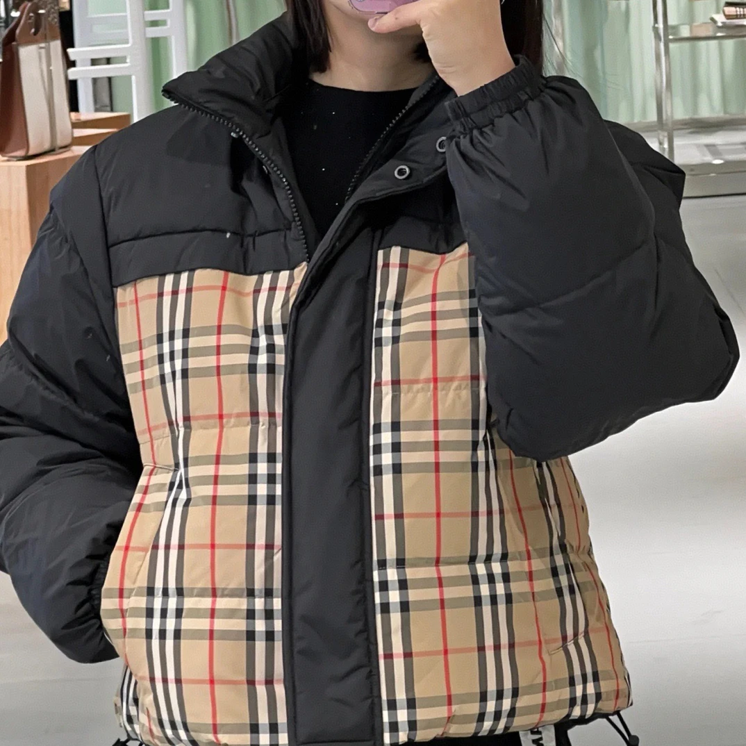 99新 BURBERRY/博柏利 玄色 双面格纹战马羽绒服 xs码/99新
