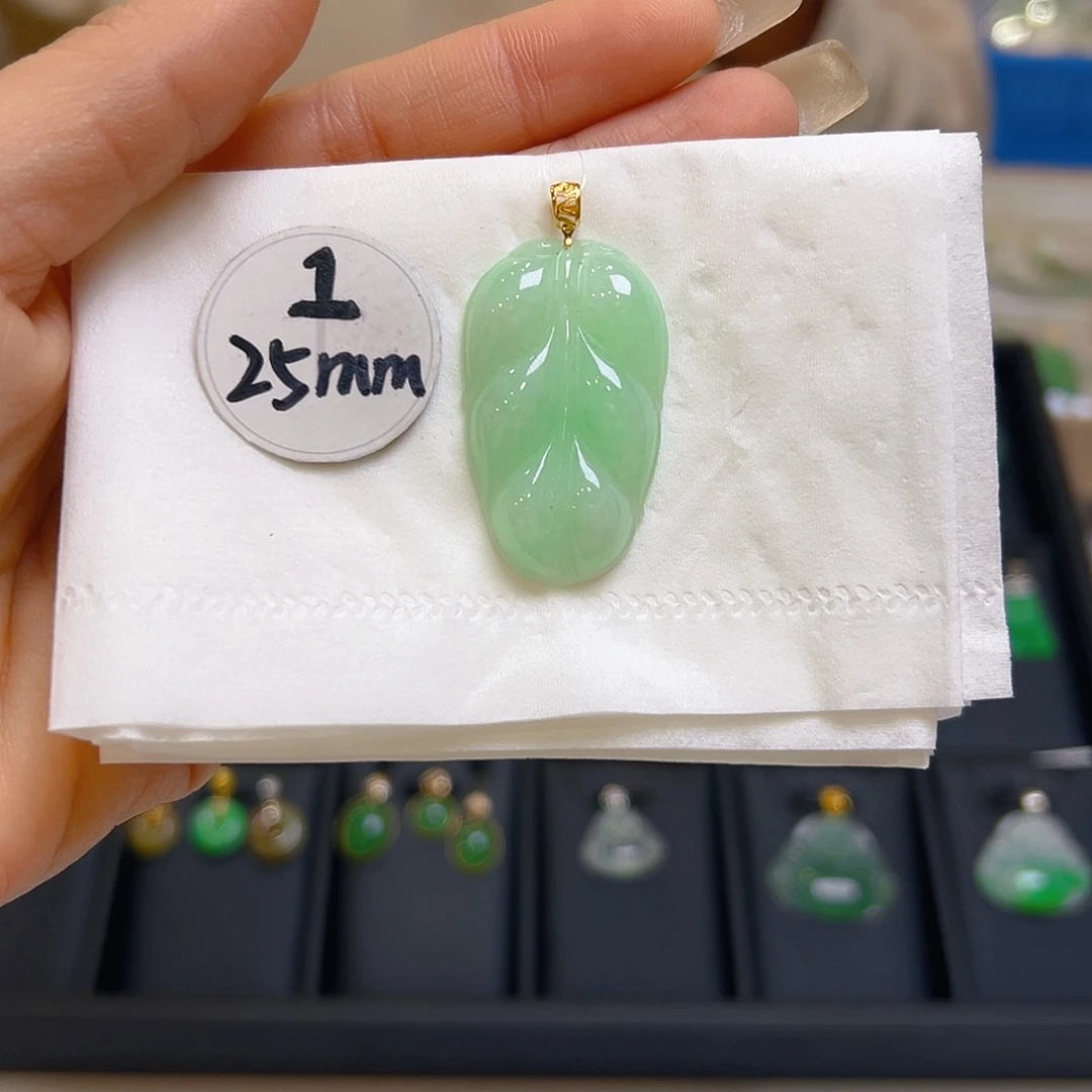 翡翠颈饰18K金镶嵌翡翠