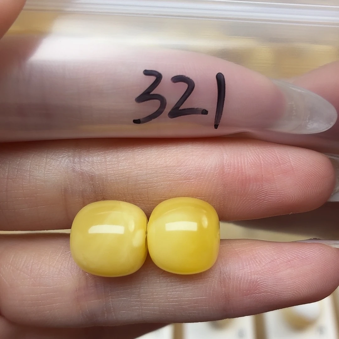 我***份蜜蜡未镶嵌裸石蜜蜡