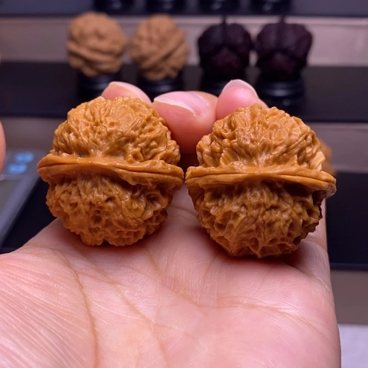 把件文玩核桃珊瑚绣球9