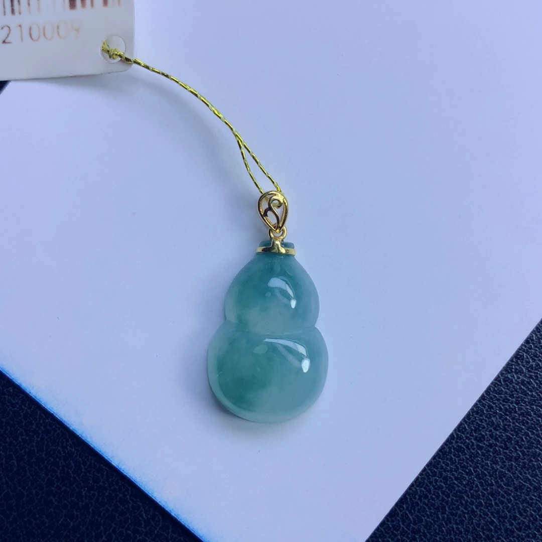 翡翠未镶嵌颈饰葫芦