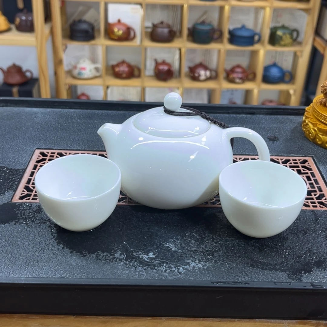 紫砂紫砂白壶（一壶两杯）