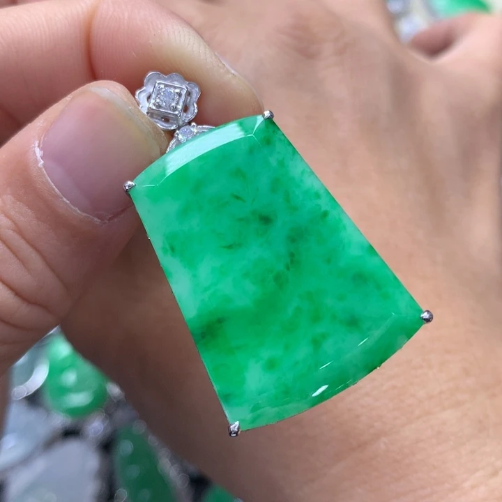 翡翠吊坠(不含链)18K金镶嵌