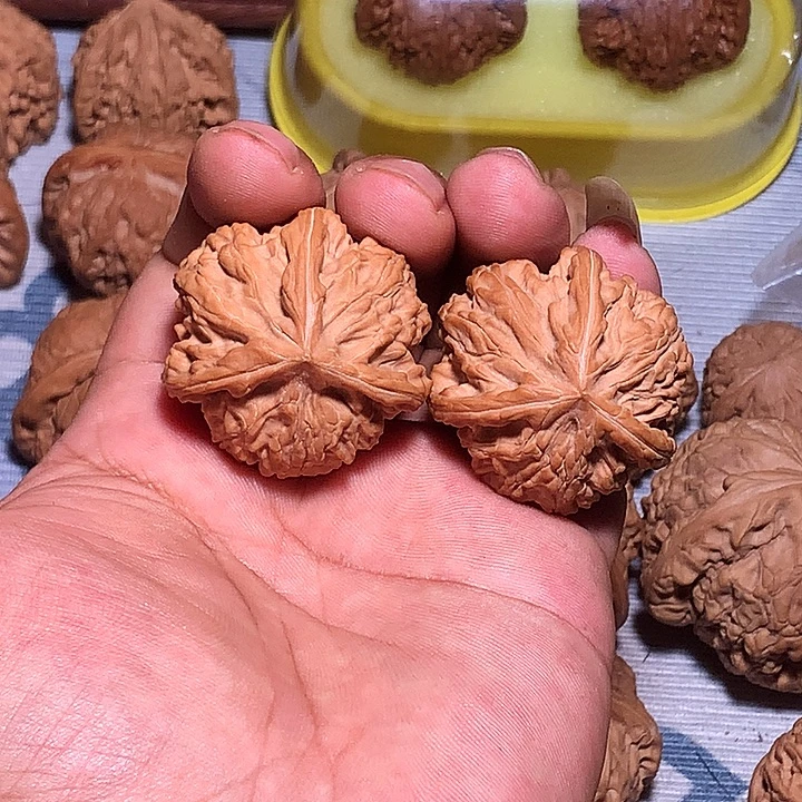 贰***马文玩核桃吊坠三棱