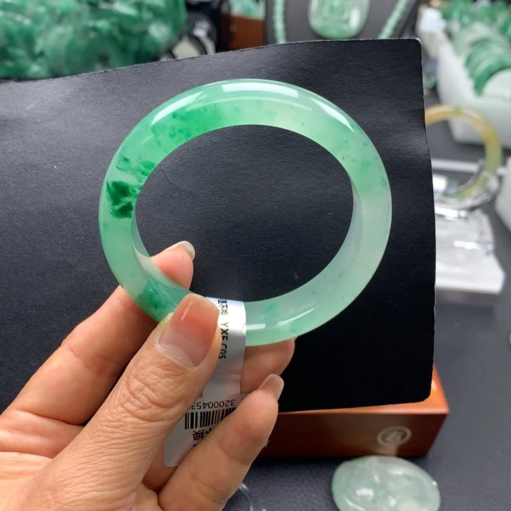 石英质玉未镶嵌手镯