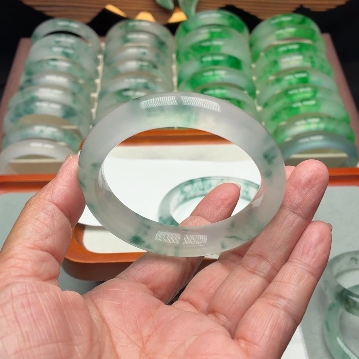 A***蚁石英质玉未镶嵌手镯