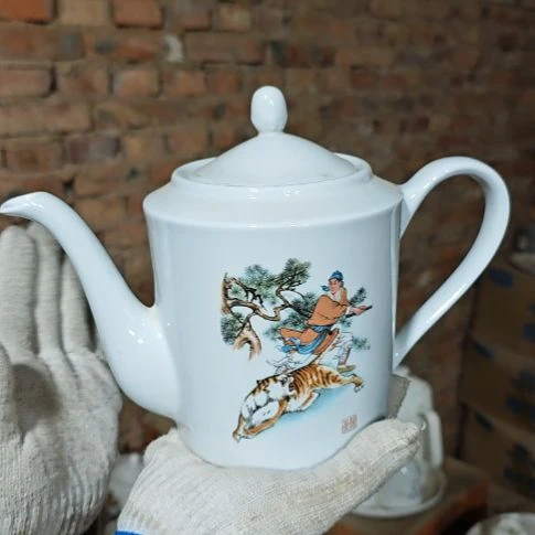 库存微瑕武松打虎多孔茶壶