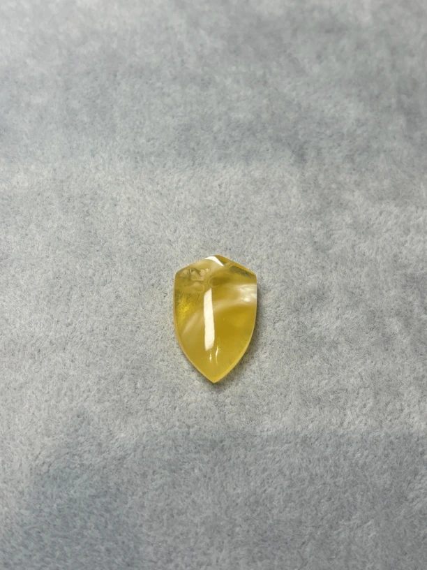 蜜蜡小吊坠鸡油黄2g