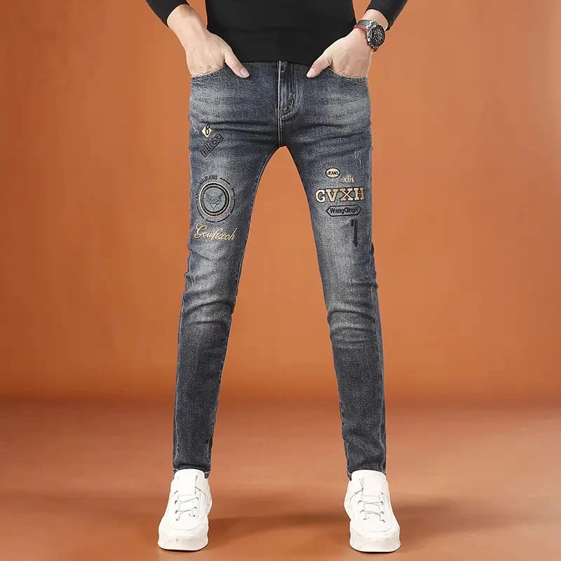 高端潮牌刺绣牛仔裤男款爆款2025新款秋冬季修身小脚弹力休闲长裤