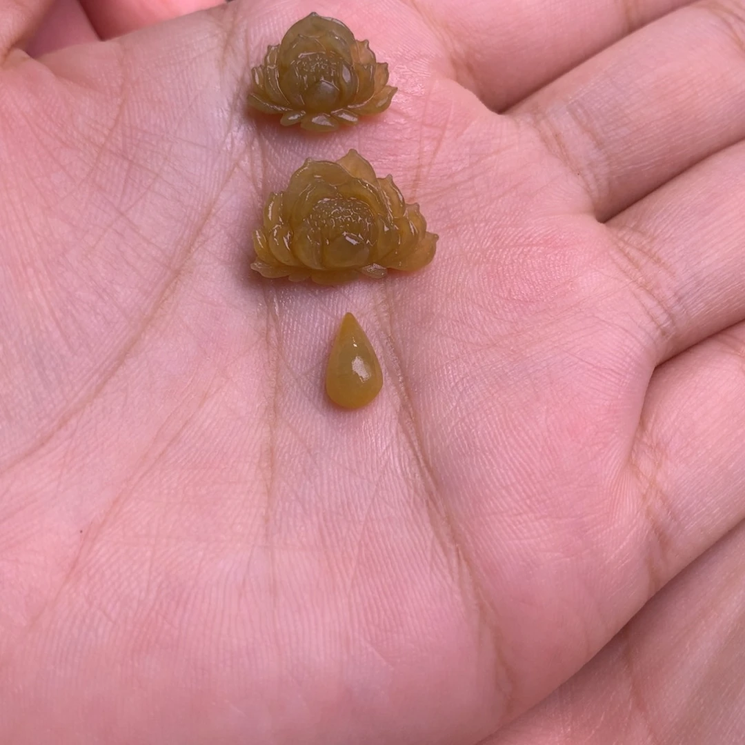 定制翡翠未镶嵌花花