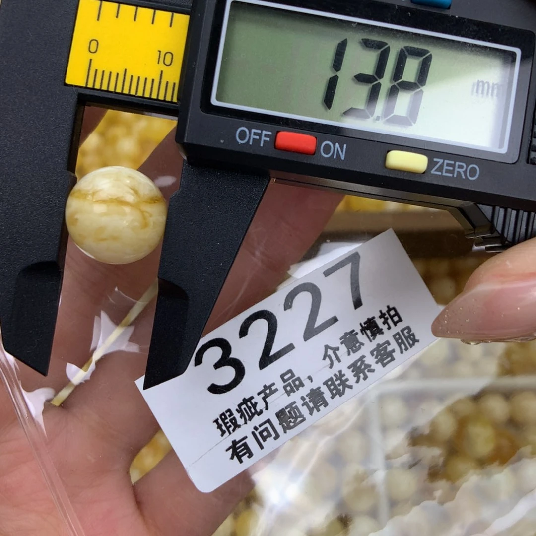 未镶嵌琥珀珠宝奇石