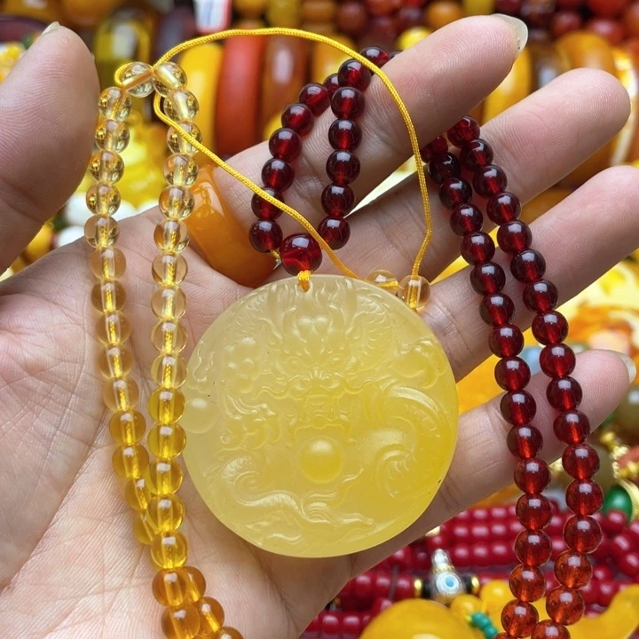 树脂制品仁*41号变色吊坠