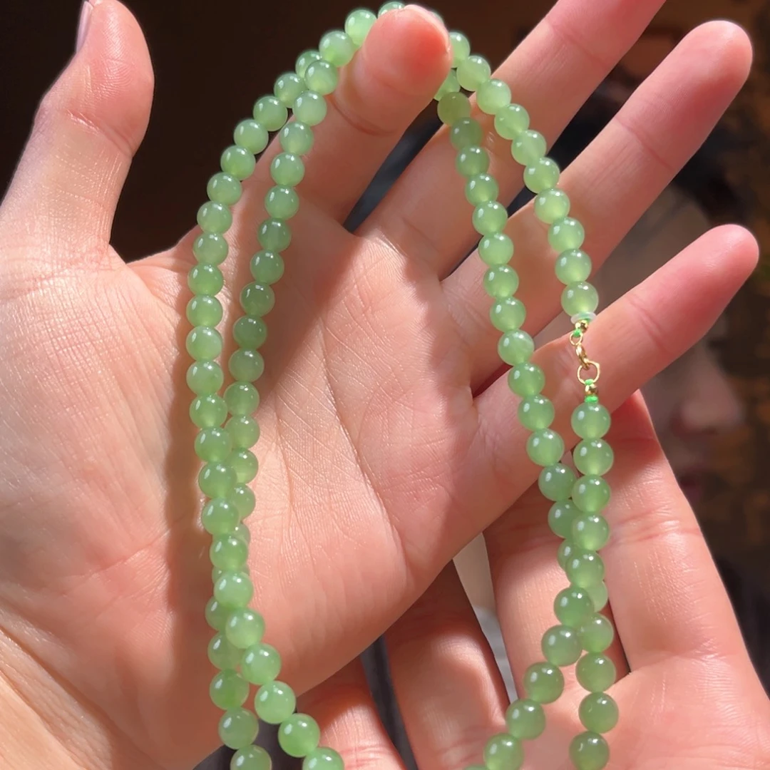颈饰18K金镶嵌和田玉乌兰海苹果绿6mm无矿点2500