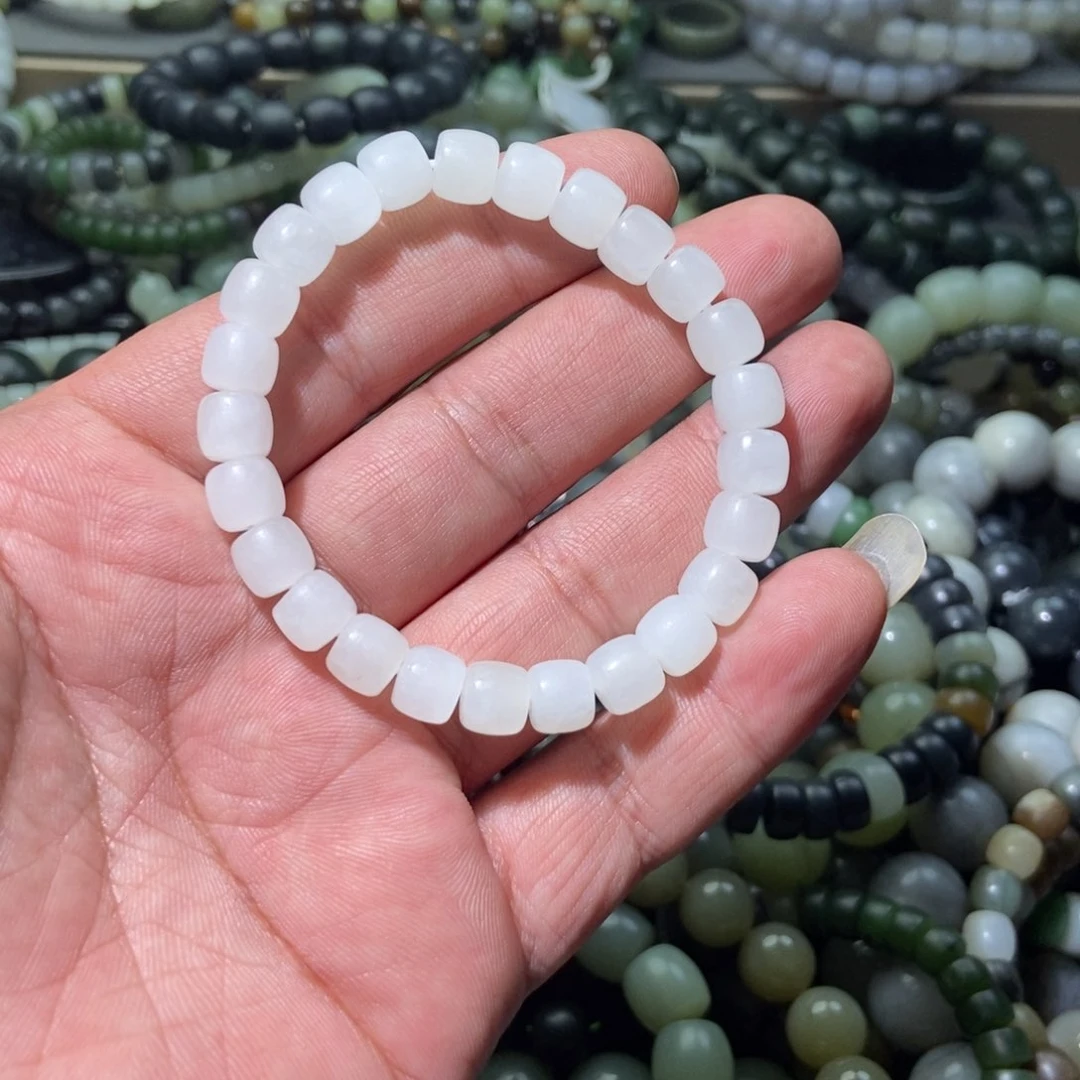 和田玉手链未镶嵌胡**照