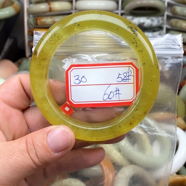 未镶嵌蛇纹石玉颈饰