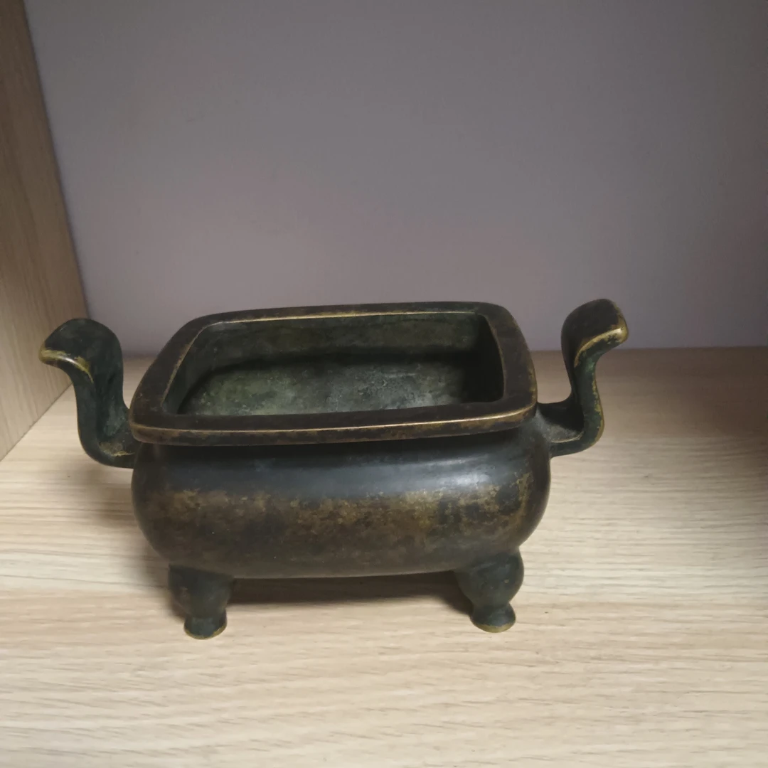 精仿铜香炉包浆好，（具体细节直播间问询清楚，发货后不退换）