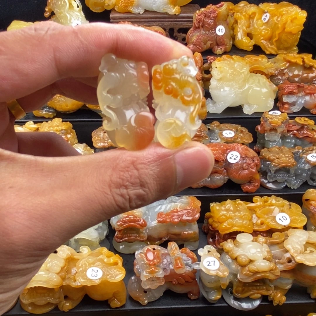 醉***錯石英质玉（黄龙玉）未镶嵌颈饰