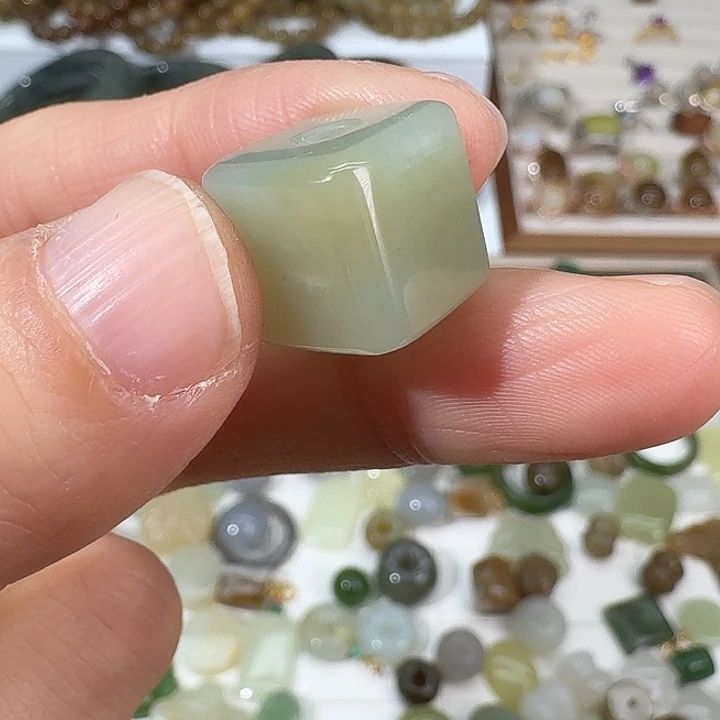 和田玉未镶嵌颈饰13.712.8