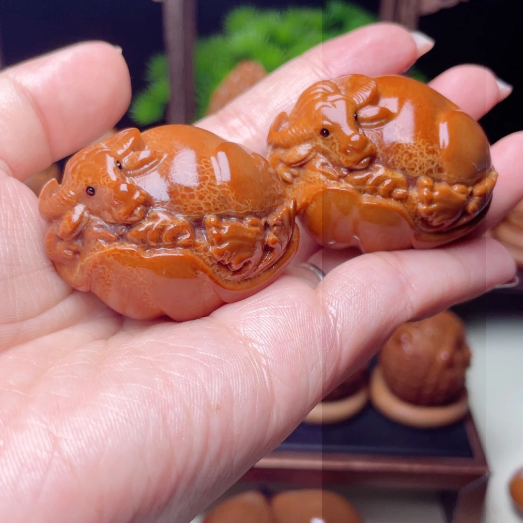 吊坠橄榄核荷叶牛手球