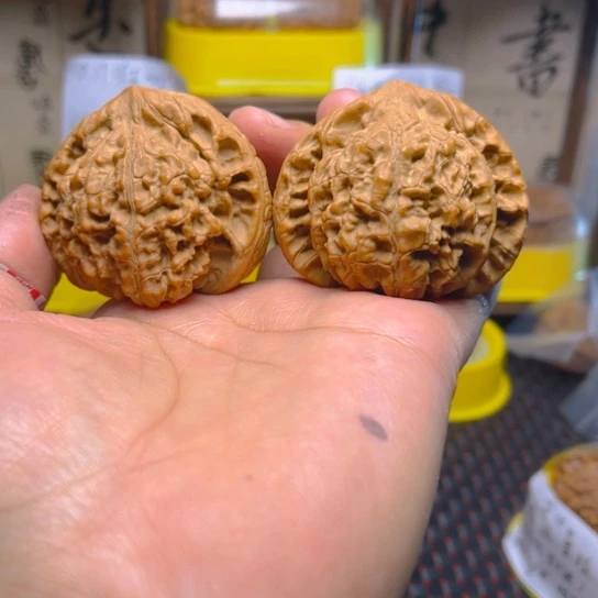 细***。文玩核桃吊坠官帽