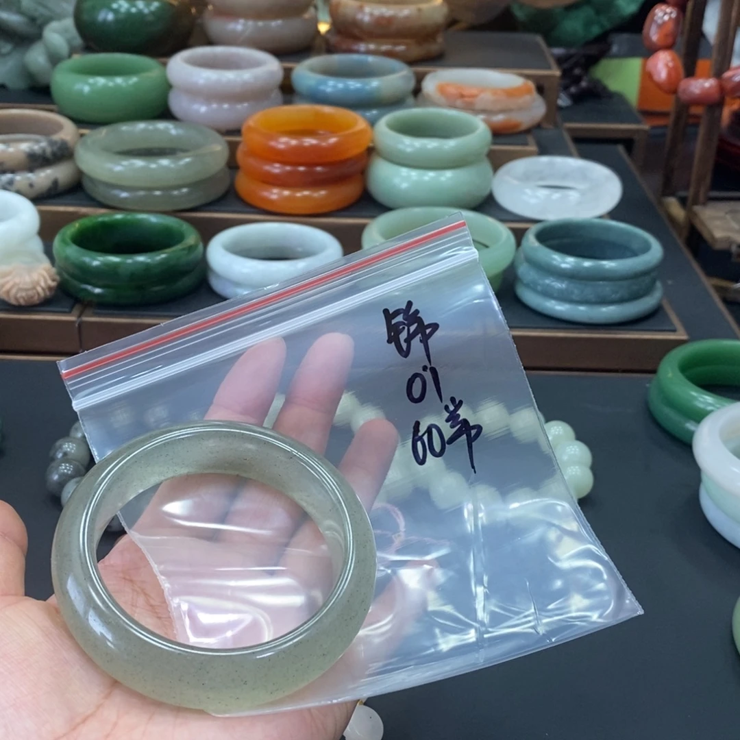 锦***花石英质玉手镯未镶嵌