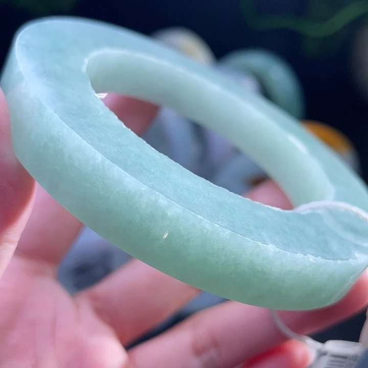 定制翡翠未镶嵌翡翠手镯