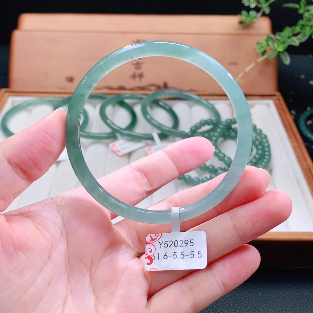翡翠手镯（圆镯）未镶嵌