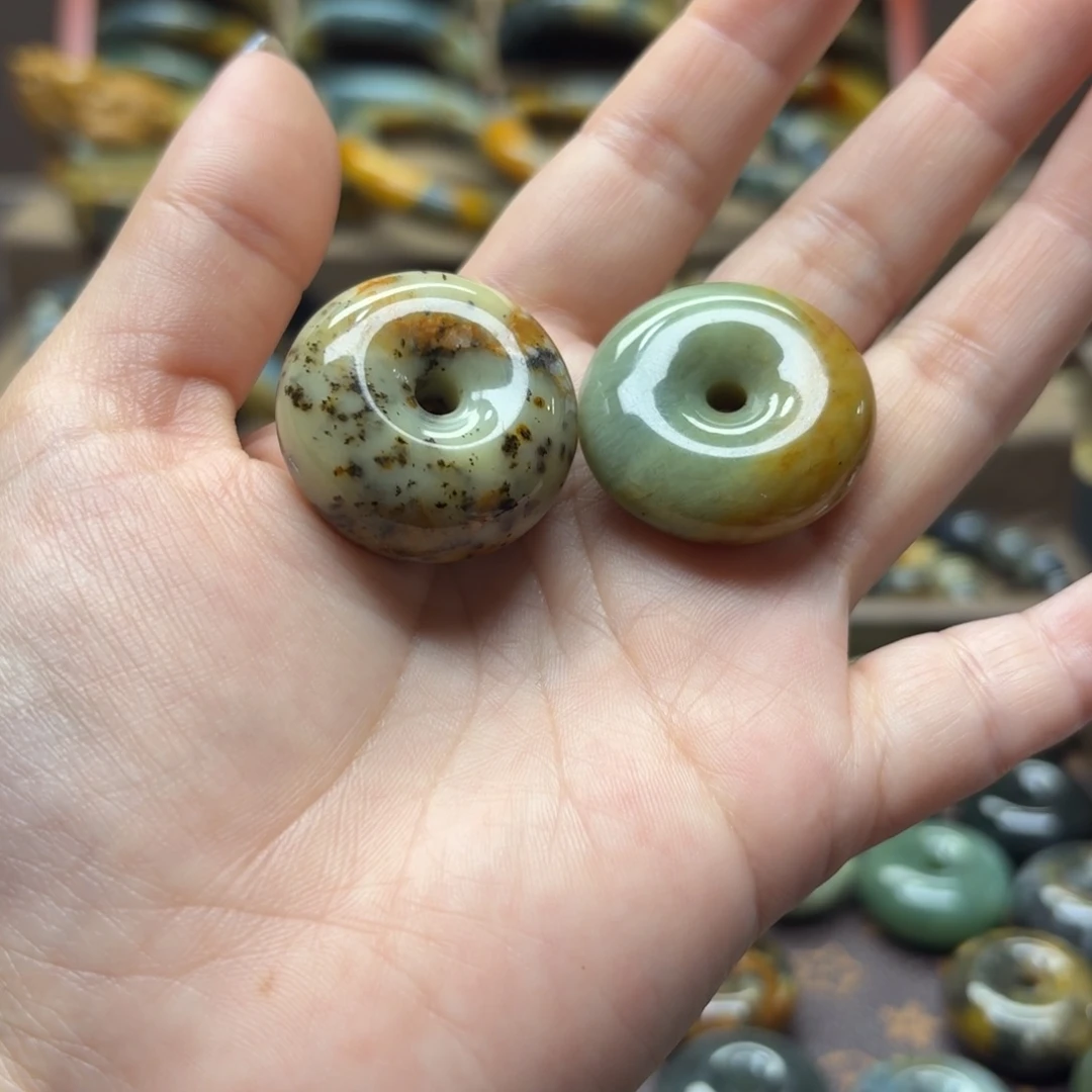 蛇纹石玉未镶嵌平安扣吊坠