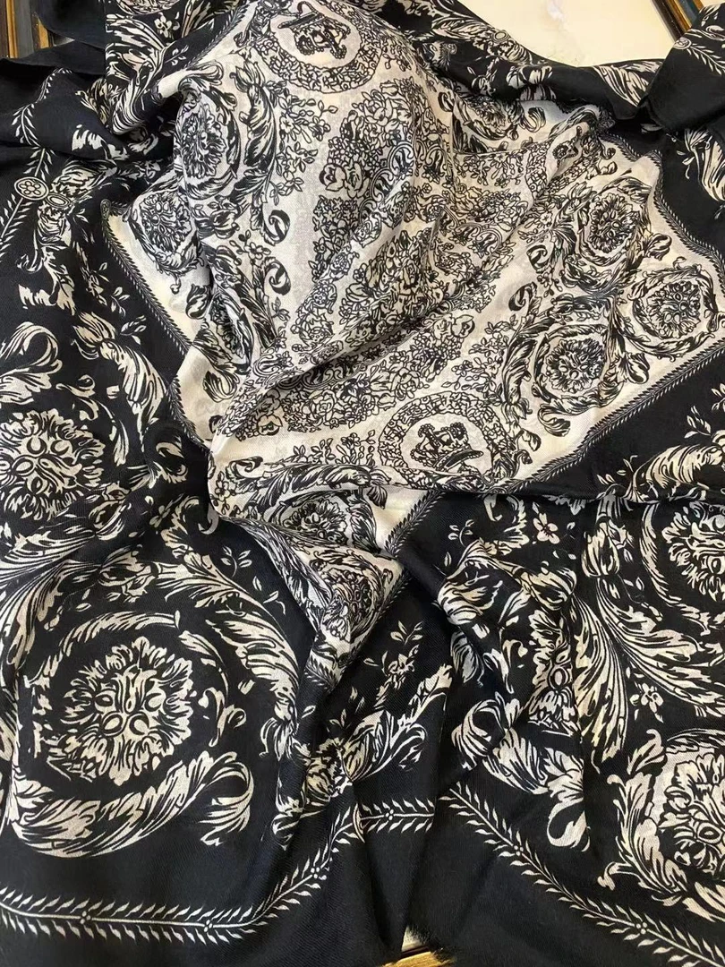 宫廷纹饰戒指绒羊绒围巾