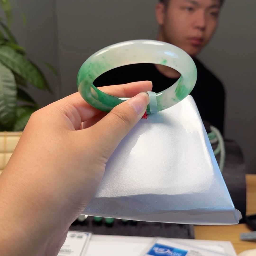 颈饰未镶嵌翡翠非洲翠手镯