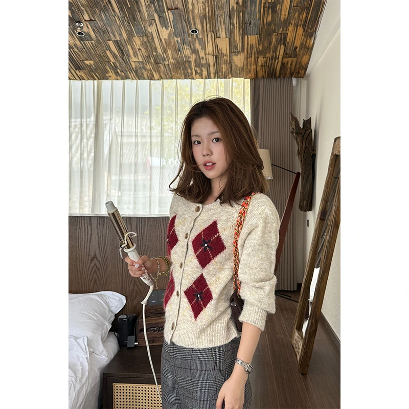 Tuuuh【燕麦红豆】针织开衫女菱格刺绣秋季复古宽松外套M37854TU53