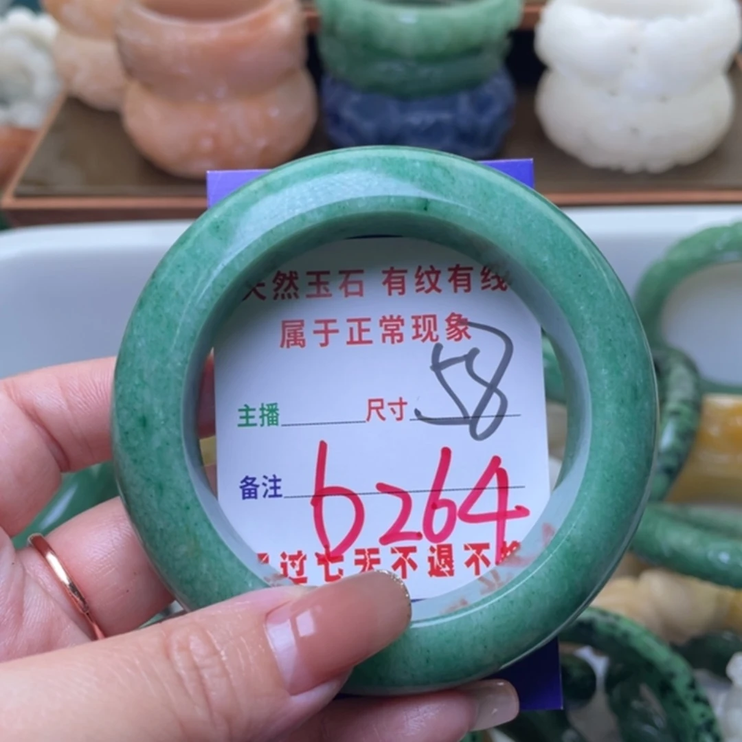 【闪购商品】未镶嵌手镯（圆镯）石英质玉