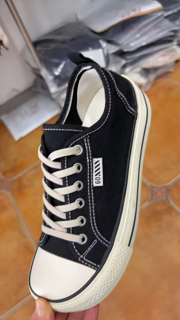 低帮松紧带百搭夏季大码女帆布鞋运动时尚鞋子黑白