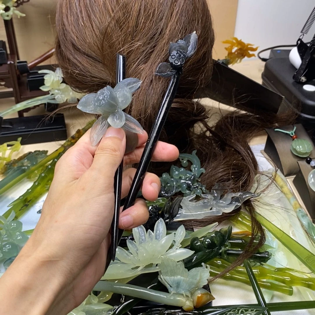 酒***力蛇纹石玉合金发饰荷花