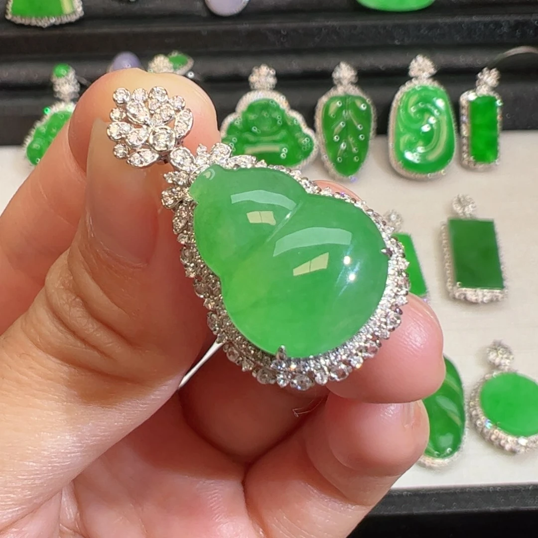 翡翠吊坠(不含链)18K金镶嵌