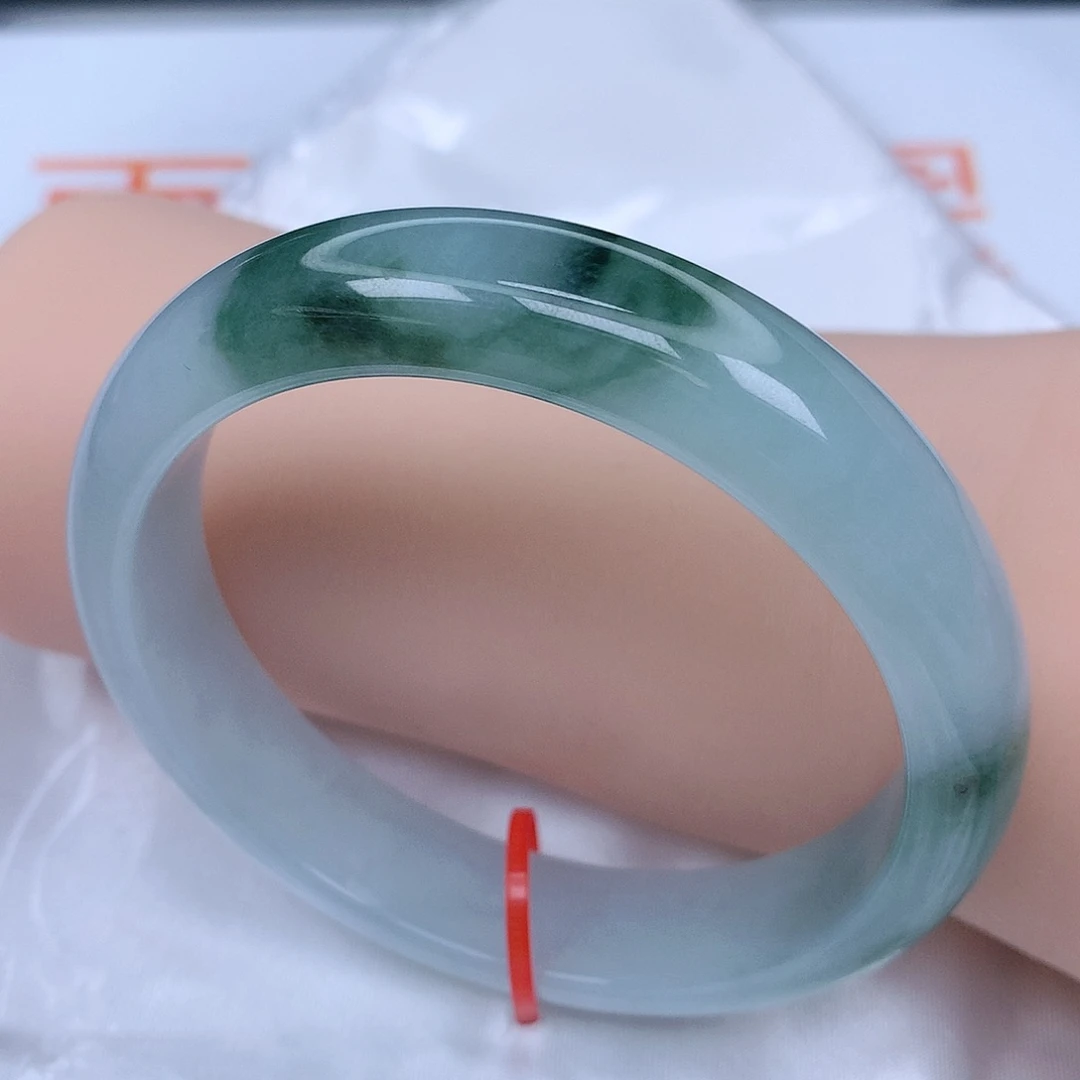 【闪购商品】未镶嵌手镯（贵妃镯）翡翠，57